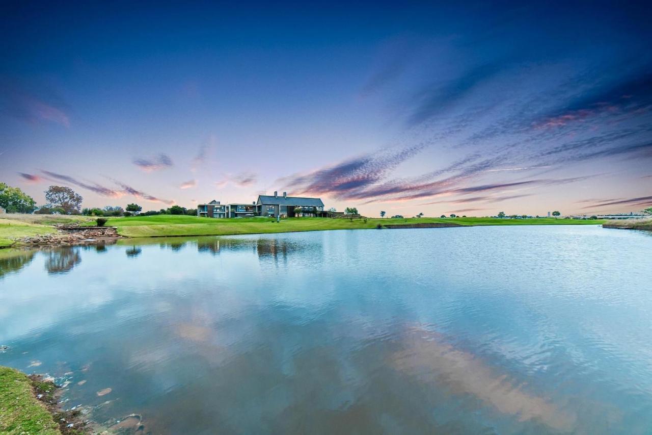 The Serengeti Lodge Кемптън Парк Екстериор снимка