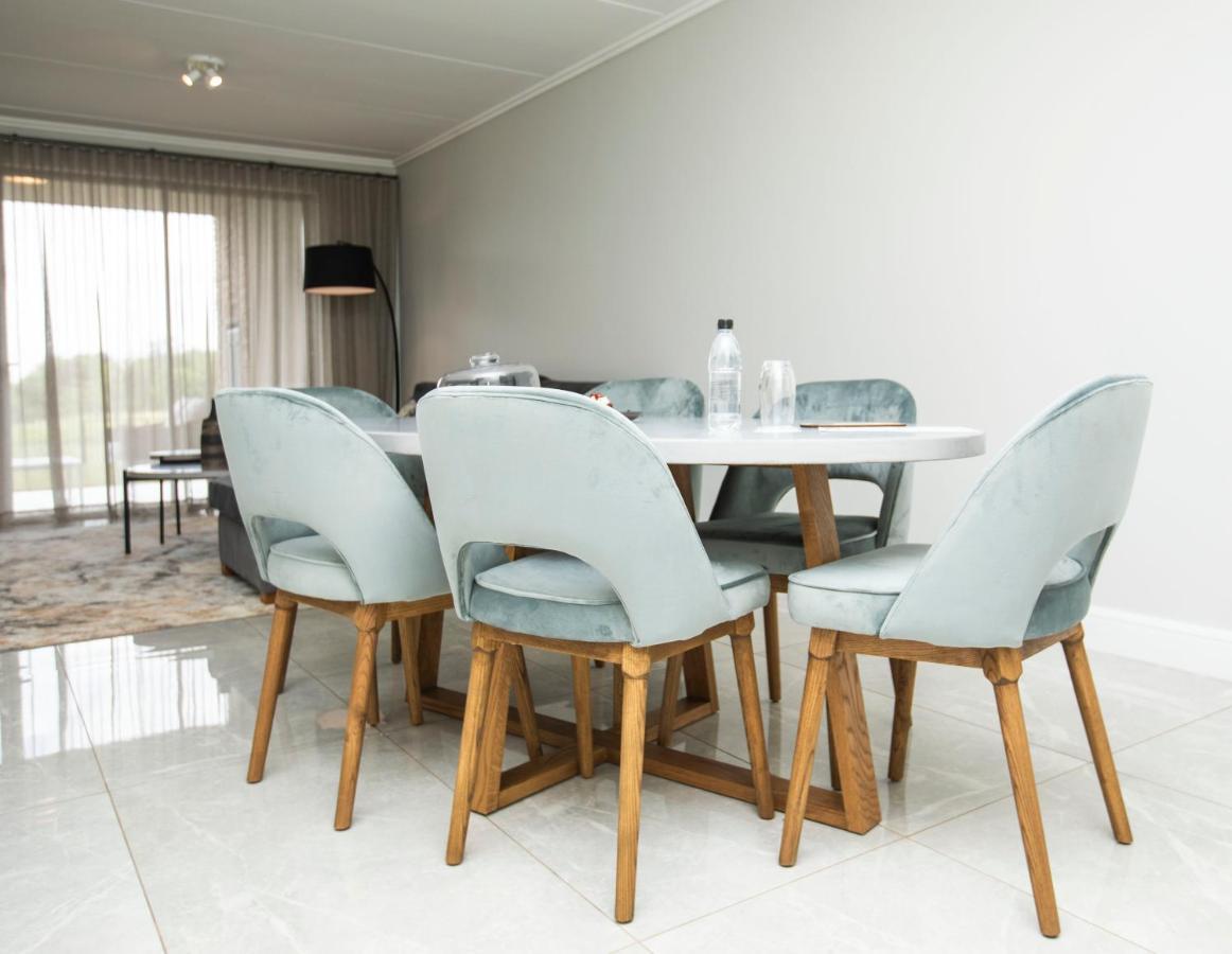 The Serengeti Lodge Кемптън Парк Екстериор снимка