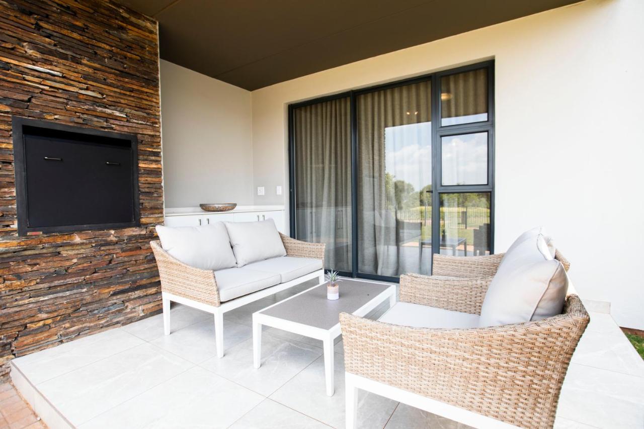 The Serengeti Lodge Кемптън Парк Екстериор снимка